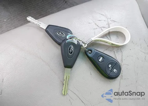 2005 Subaru Outback 3.0R z USA, uszkodzony, nr VIN 4S4BL84CX54224584